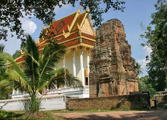 attraction-Wat Prasat kampong Thom 2.jpg